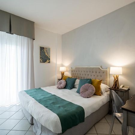 Hotel Continental سينِغاليا المظهر الخارجي الصورة