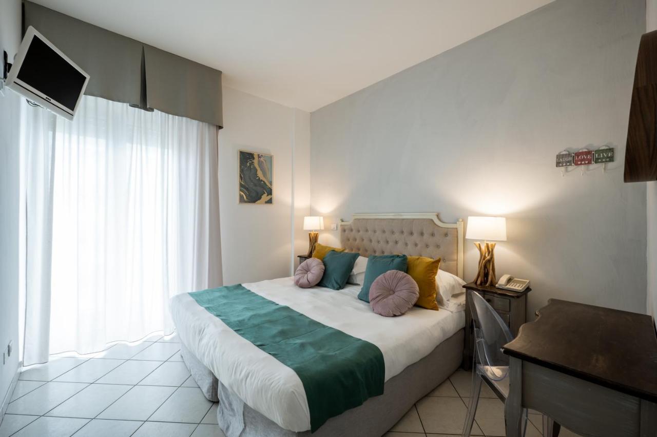 Hotel Continental سينِغاليا المظهر الخارجي الصورة
