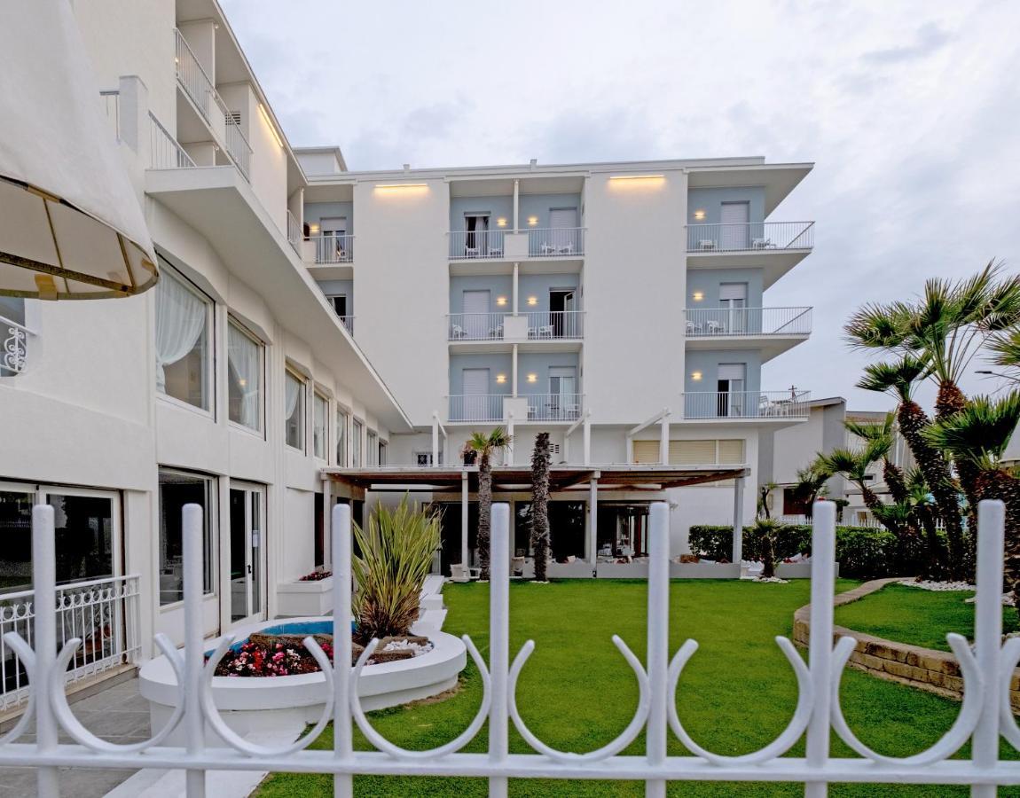 Hotel Continental سينِغاليا المظهر الخارجي الصورة