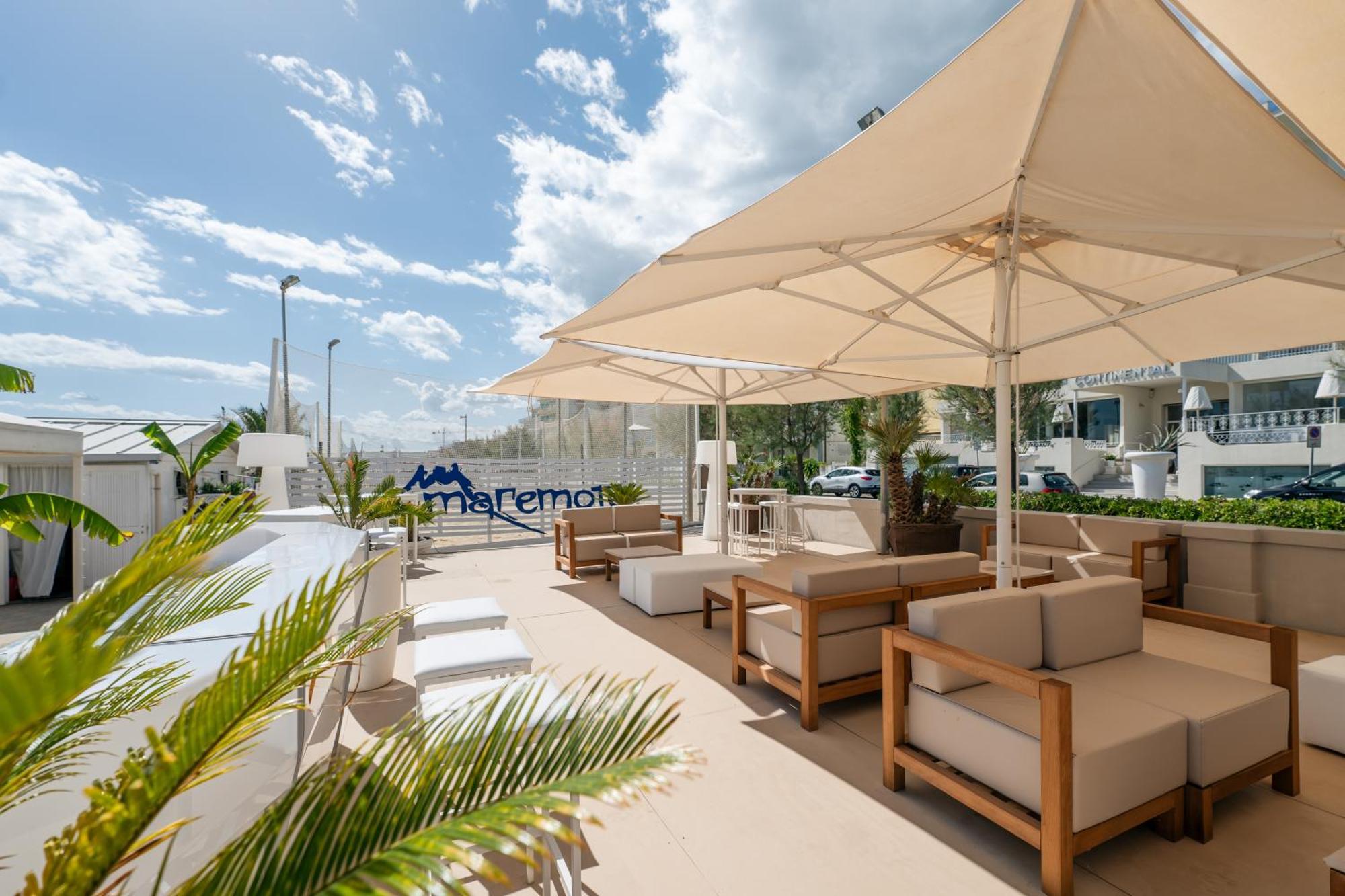 Hotel Continental سينِغاليا المظهر الخارجي الصورة