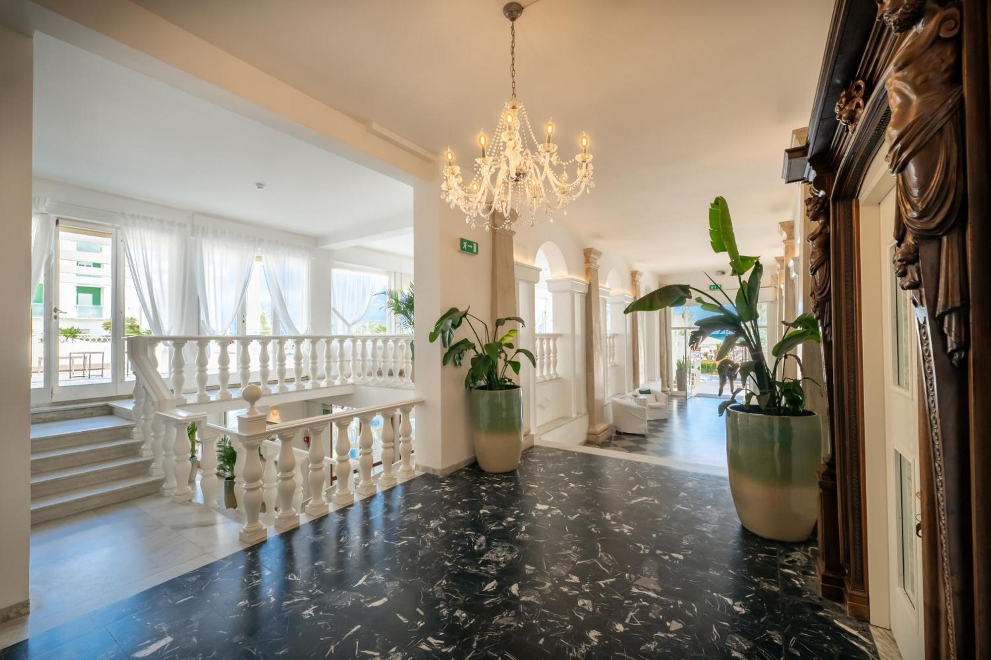 Hotel Continental سينِغاليا المظهر الخارجي الصورة