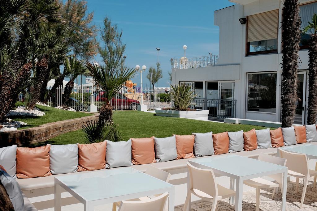 Hotel Continental سينِغاليا المظهر الخارجي الصورة