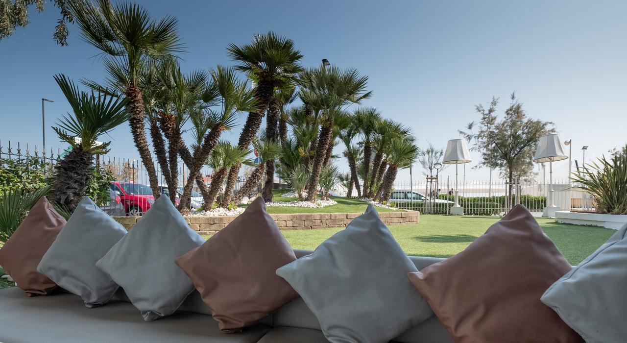 Hotel Continental سينِغاليا المظهر الخارجي الصورة